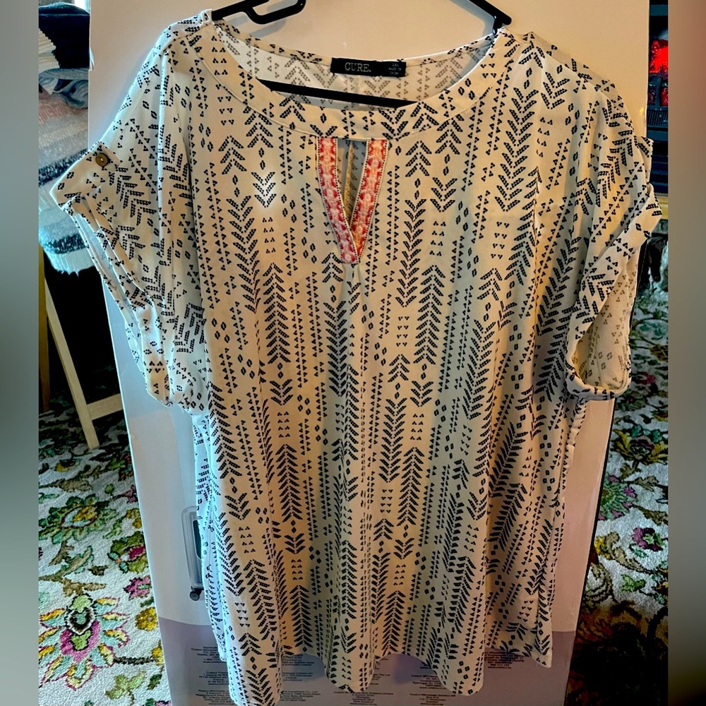 White top with short sleeves
